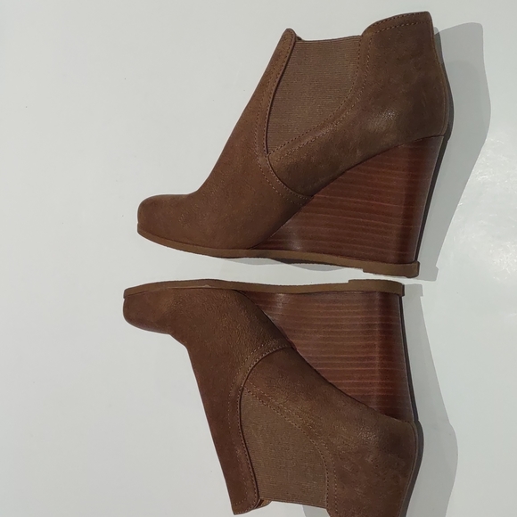 Beautiful brown boots by Audrey Brooks🍀☘️🌼 - Picture 11 of 13